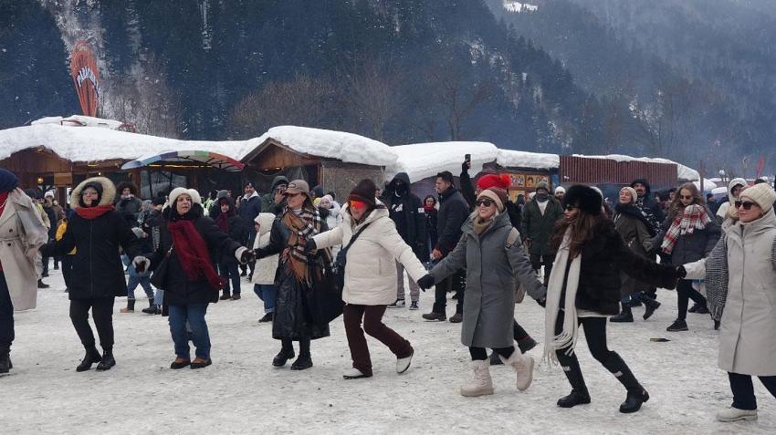 Trabzon’un turizm cenneti Uzungöl'de kış festivaline 'Kalandar' geleneğiyle start verildi