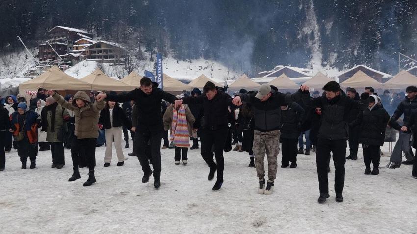 Trabzon’un turizm cenneti Uzungöl'de kış festivaline 'Kalandar' geleneğiyle start verildi