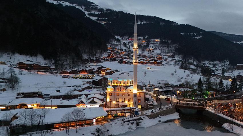 Trabzon’un turizm cenneti Uzungöl'de kış festivaline 'Kalandar' geleneğiyle start verildi