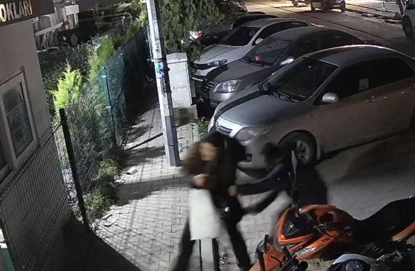 İzmir’de dehşet anları kamerada: Eski erkek arkadaşı tarafından sokak ortasında öldürüldü