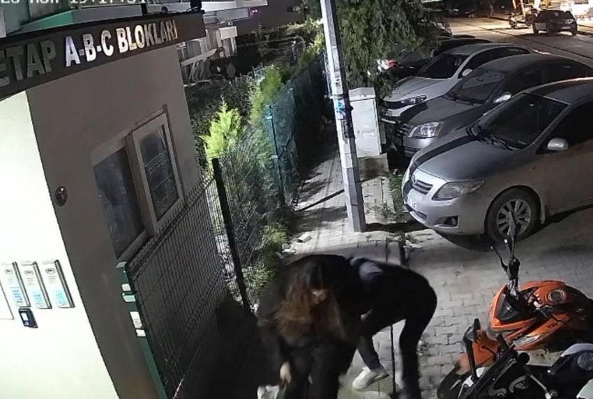 İzmir’de dehşet anları kamerada: Eski erkek arkadaşı tarafından sokak ortasında öldürüldü