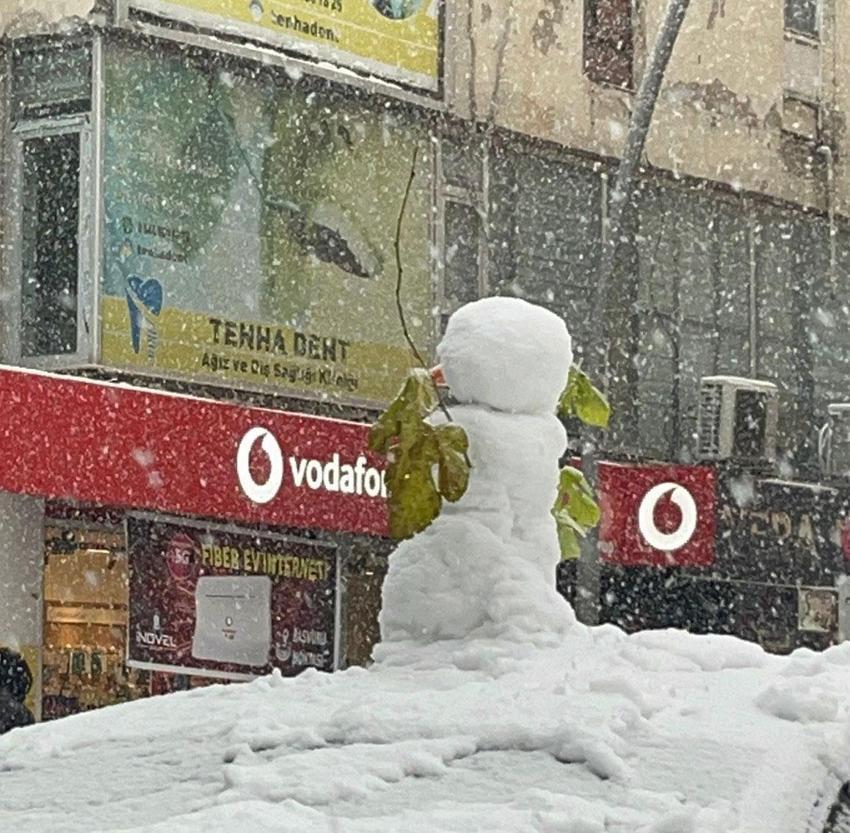 Batman'da hasret yıllar sonra sona ermişti: Kardan adamlar kentin simgesi oldu