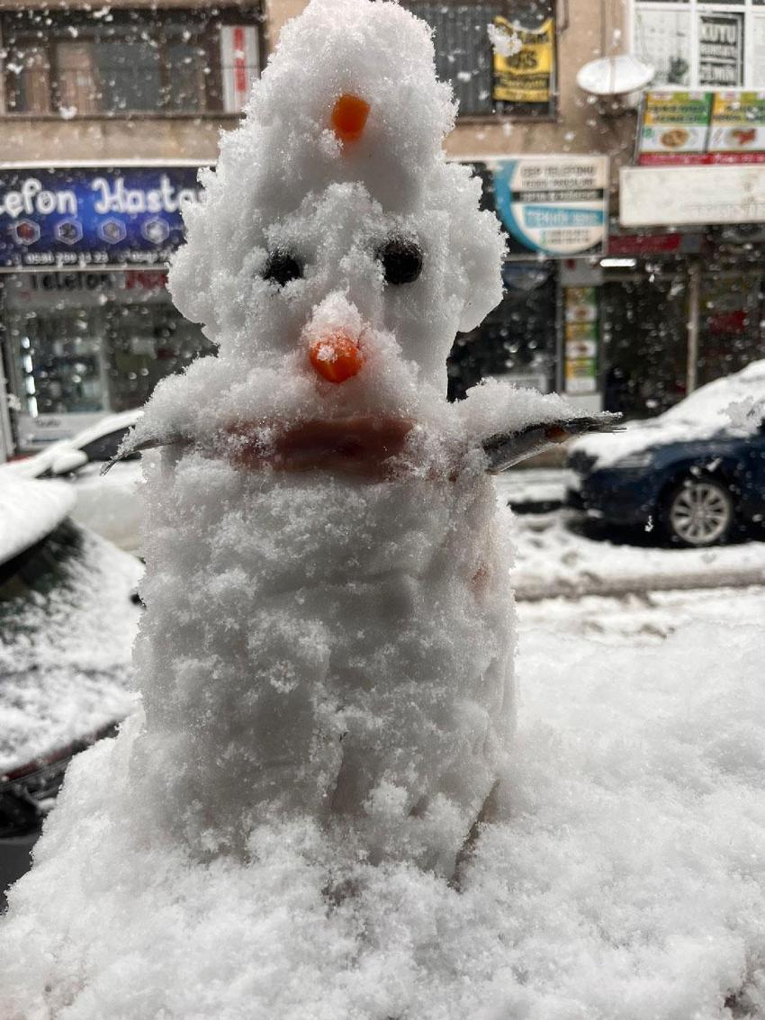 Batman'da hasret yıllar sonra sona ermişti: Kardan adamlar kentin simgesi oldu