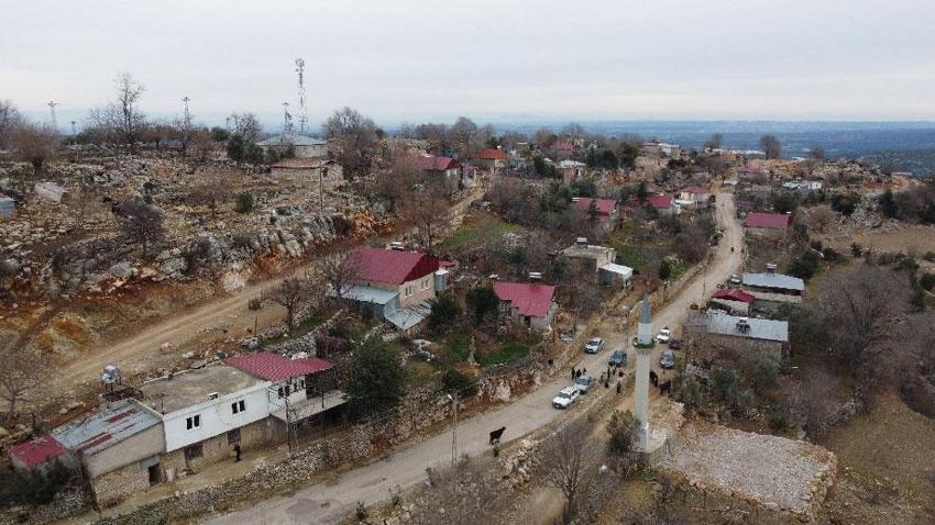 Adana'da Karadeniz fıkrası gibi olay: Cemaat, imam, minare var fakat cami yok