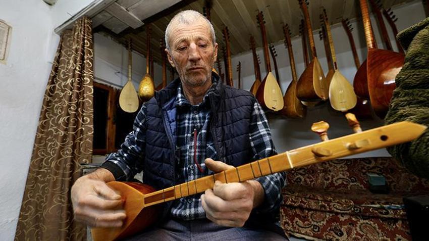 Kırık bir bağlama ile başladı! 37 yıldır 5 metrekarelik atölyesinde imkansızı başarıyor