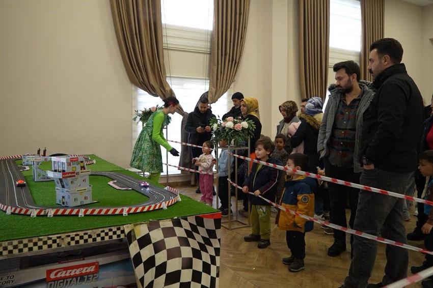 Kırıkkale'de çocuklar için ücretsiz şenlik düzenlendi, aileler akın etti