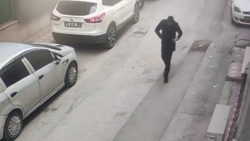 Bursa’nın Osmangazi ve Nilüfer ilçelerinde sahte altın vurgunu: Kuyumcuları dolandırdılar, kameralara yakalandılar
