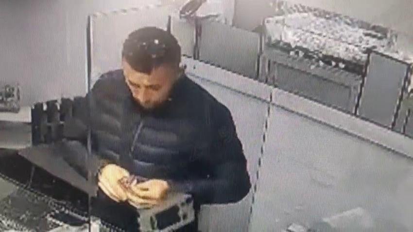 Bursa’nın Osmangazi ve Nilüfer ilçelerinde sahte altın vurgunu: Kuyumcuları dolandırdılar, kameralara yakalandılar
