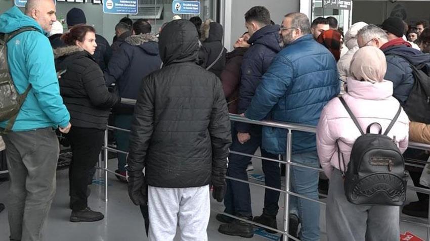 Uludağ'da 500 metreyi aşan kuyruk! Sadece ona binebilmek için beklediler