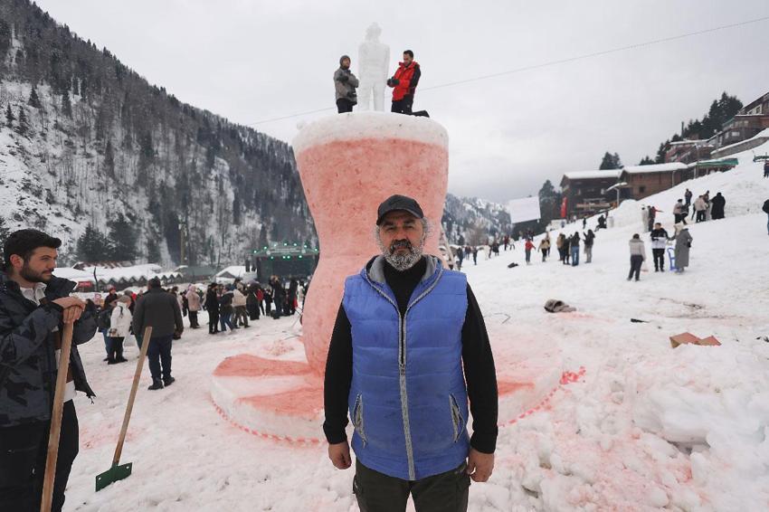 Dünyanın en büyük kardan çay bardağı görücüye çıktı! Ayder'de kar festivali kayakla başladı