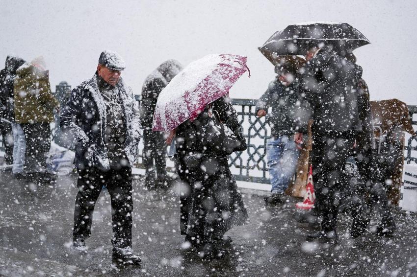 Lapa lapa kar yağışı, sağanak ve fırtına geliyor! Meteoroloji tarih vererek illeri tek tek uyardı