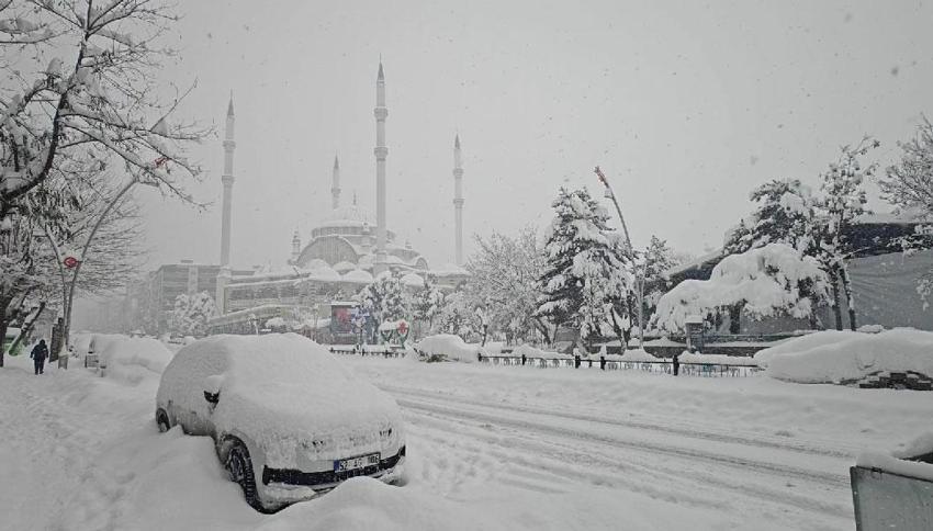 Lapa lapa kar yağışı, sağanak ve fırtına geliyor! Meteoroloji tarih vererek illeri tek tek uyardı