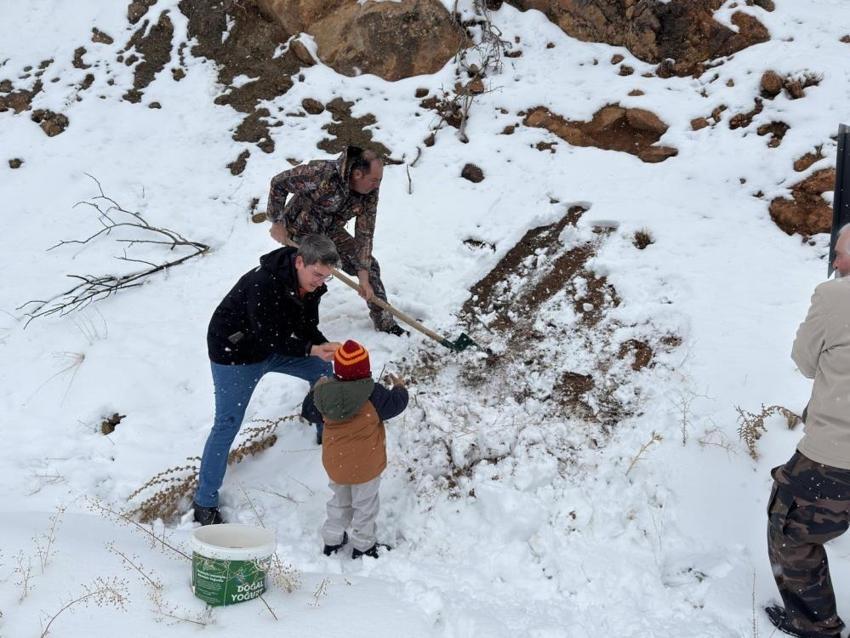 Erzincan'da hayata geçti: Kar yağınca herkes yollara çıktı