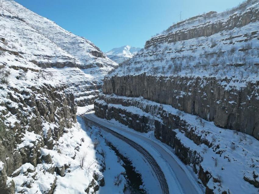 Şırnak'ta bakan gözler donuyor: Her yerde oluştu