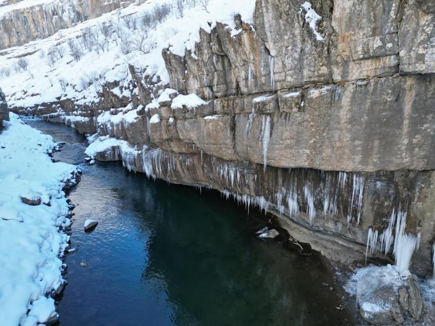 Şırnak'ta bakan gözler donuyor: Her yerde oluştu