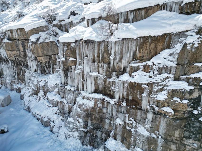 Şırnak'ta bakan gözler donuyor: Her yerde oluştu