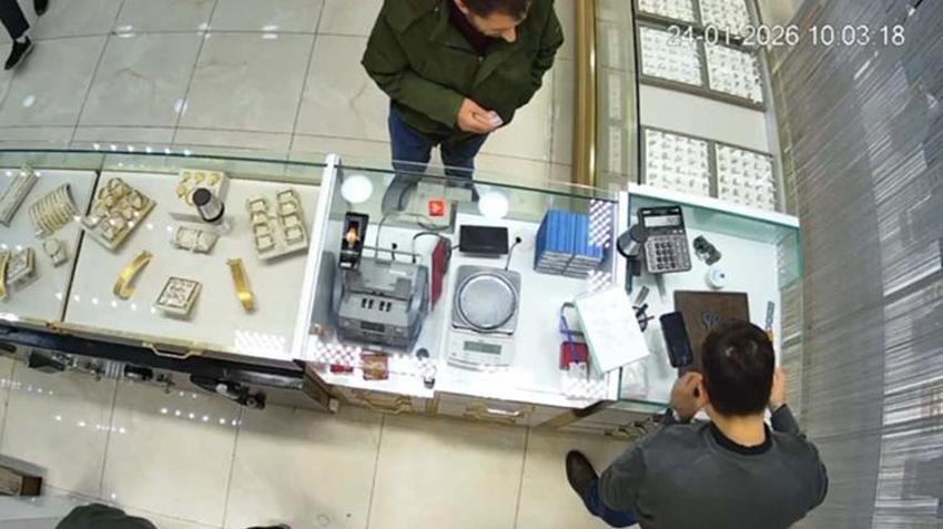 Eskişehir'de kuyumcunun dikkati dolandırıcıyı yakalattı! Sahte bileziği verip 4 Cumhuriyet altını almak istedi