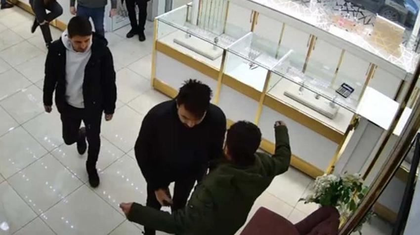 Eskişehir'de kuyumcunun dikkati dolandırıcıyı yakalattı! Sahte bileziği verip 4 Cumhuriyet altını almak istedi