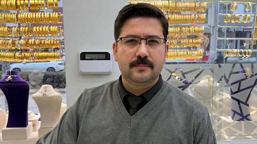 Eskişehir'de kuyumcunun dikkati dolandırıcıyı yakalattı! Sahte bileziği verip 4 Cumhuriyet altını almak istedi