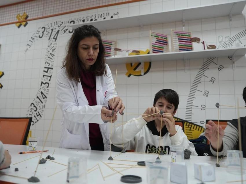 Düzce'de hizmete girdi, öğrenci akınına uğradı