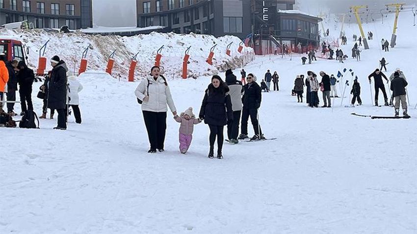 Uludağ’da sömestir yoğunluğu: Pistlerde adım atacak yer kalmadı