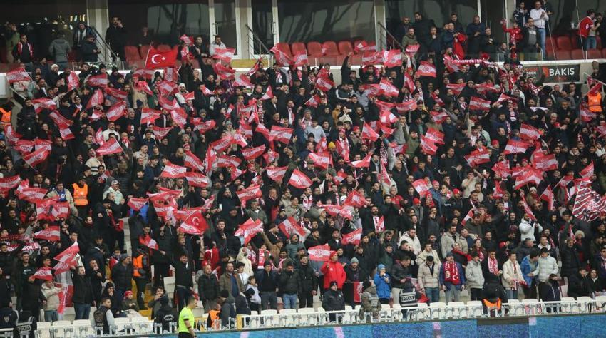 Sivasspor–Amedspor maçında Dia Saba olay oldu! Kar topu sonrası paylaşımı çıldırttı