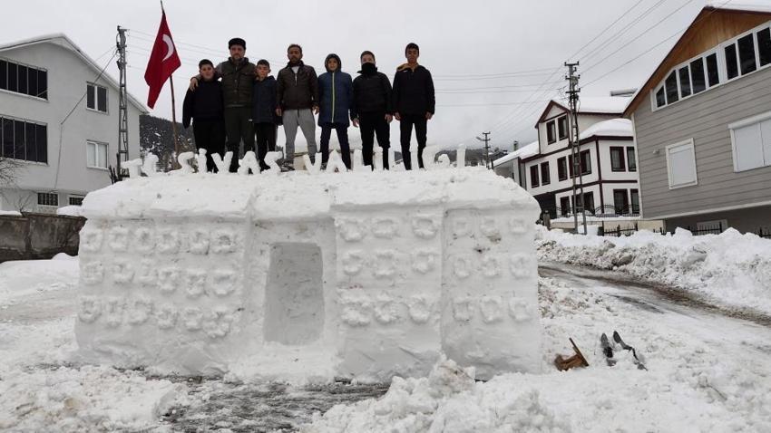 Sivas'ın valilik binası köye taşındı: Koyulhisar'da ilginç görüntü!