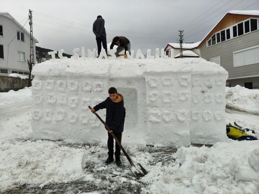 Sivas'ın valilik binası köye taşındı: Koyulhisar'da ilginç görüntü!