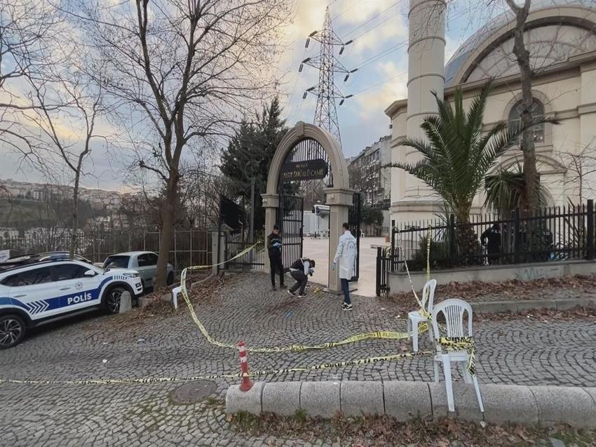 Annesinin cenazesinde kardeşini öldürdü: Namaz sonrası cinayet! Mirası almak istedi
