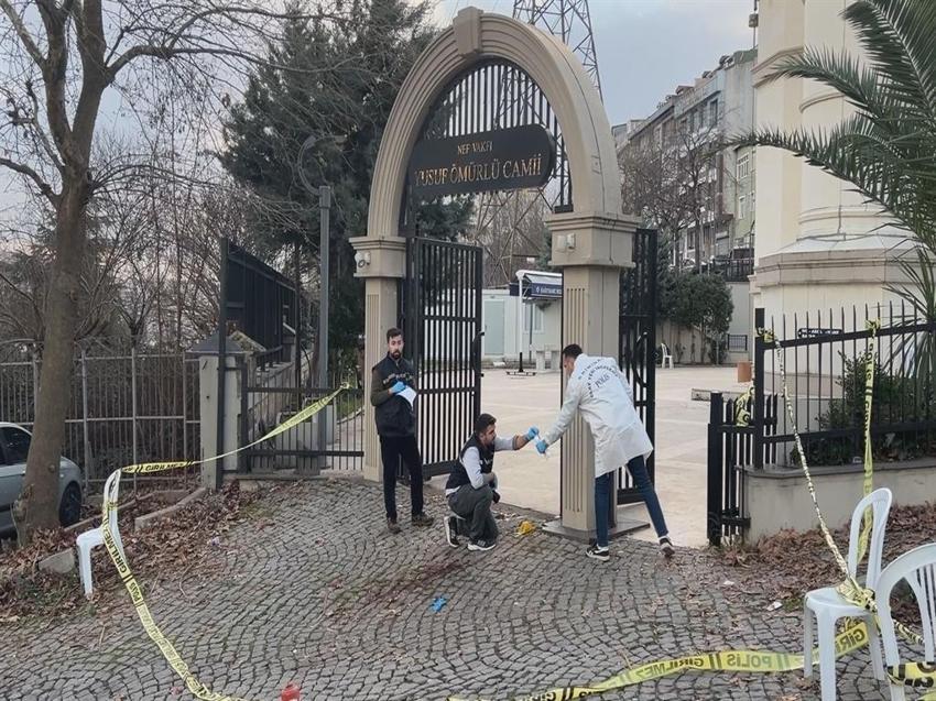 Annesinin cenazesinde kardeşini öldürdü: Namaz sonrası cinayet! Mirası almak istedi