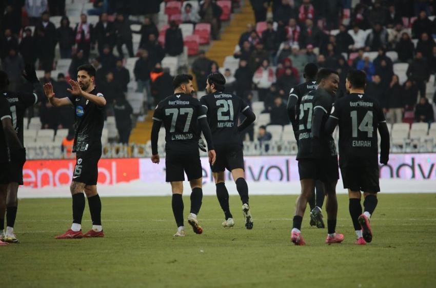 Sivasspor-Amedspor maçında kriz patladı! Başkan açıkladı: İstifa ettiler