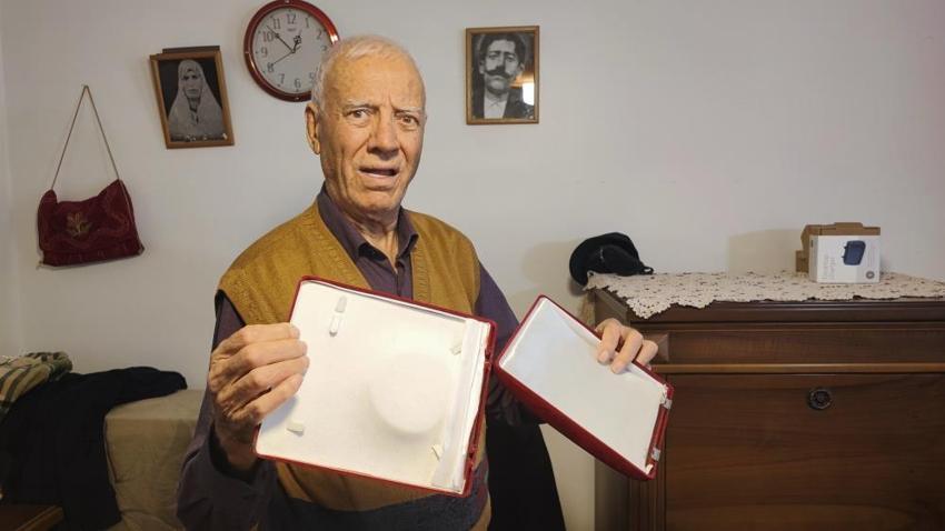 Eşinin acısı dinmeden ikinci şoku yaşadı! Adana’da 88 yaşındaki engelli adamın 'gizli bölme'deki 1 kilo altını sır oldu