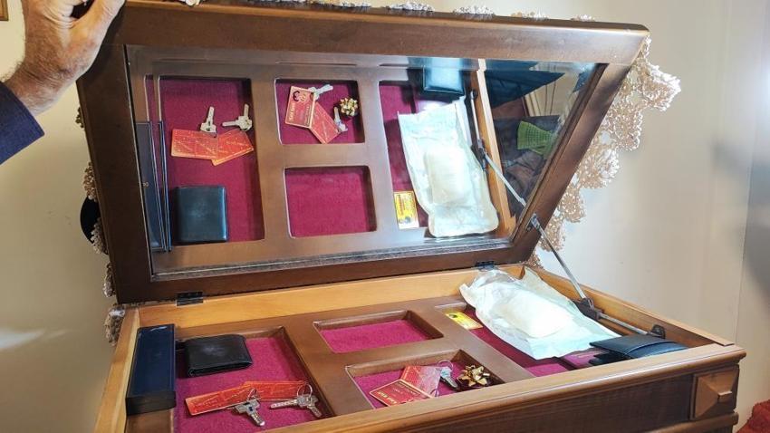 Eşinin acısı dinmeden ikinci şoku yaşadı! Adana’da 88 yaşındaki engelli adamın 'gizli bölme'deki 1 kilo altını sır oldu