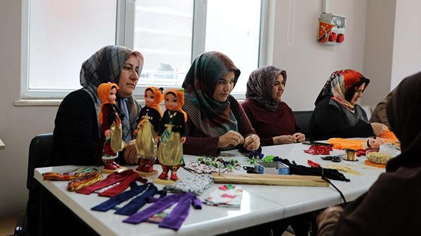 Gaziantepli kadınlar 'Ezo Gelin' bebekleriyle aile ekonomisine katkı sağlıyor