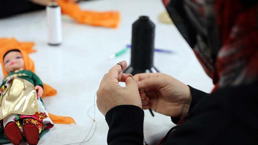 Gaziantepli kadınlar 'Ezo Gelin' bebekleriyle aile ekonomisine katkı sağlıyor
