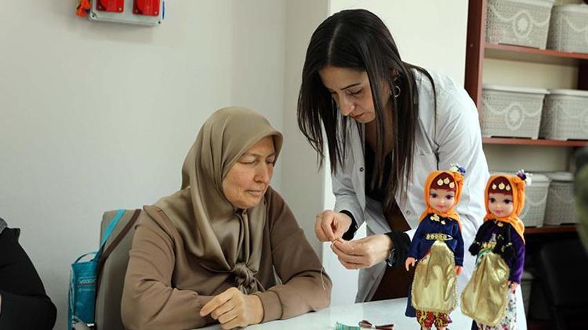 Gaziantepli kadınlar 'Ezo Gelin' bebekleriyle aile ekonomisine katkı sağlıyor