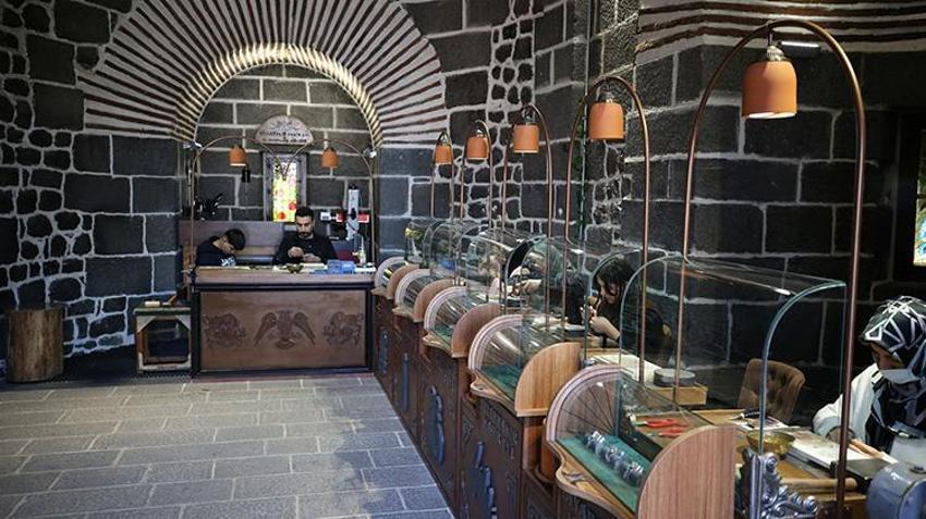 Kadınların gözdesi Diyarbakır hasırı artık erkeklerin kolunda! 500 yıllık gelenek kabuk değiştirdi