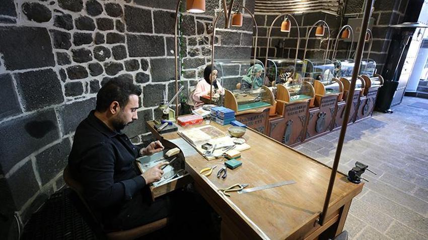 Kadınların gözdesi Diyarbakır hasırı artık erkeklerin kolunda! 500 yıllık gelenek kabuk değiştirdi