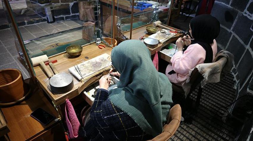 Kadınların gözdesi Diyarbakır hasırı artık erkeklerin kolunda! 500 yıllık gelenek kabuk değiştirdi