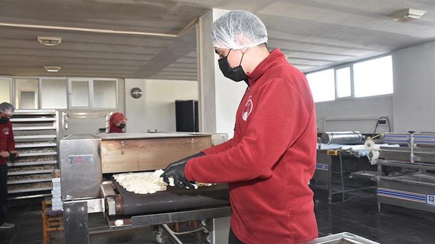 Apartman dairesinde üretmeye başladılar, Avrupa sofralarına taşıdılar! Gümüşhaneli karı koca el birliğiyle geleneksel lezzeti dünya markası yaptılar