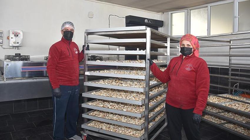 Apartman dairesinde üretmeye başladılar, Avrupa sofralarına taşıdılar! Gümüşhaneli karı koca el birliğiyle geleneksel lezzeti dünya markası yaptılar