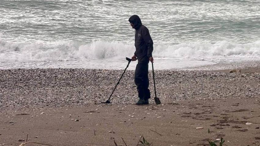 Antalya'da denizin rengi değişti! Sahilde mücevher avı başladı!