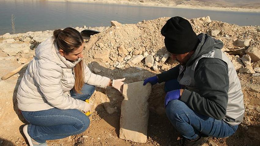 Atatürk Barajı’ndan tarih fışkırdı! Sular çekilince Göbeklitepe’nin ikizi ortaya çıktı"