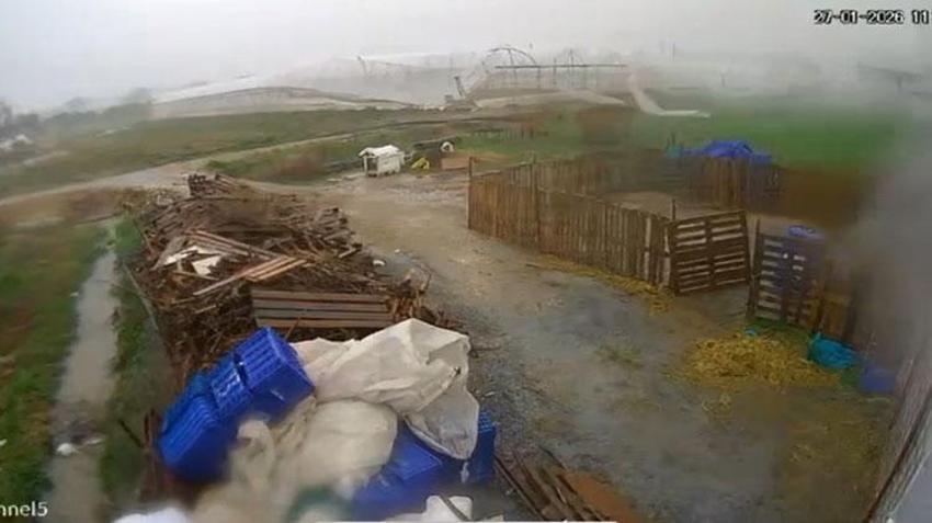 Antalya’da hortum felaketi: Saniyeler içinde yerle bir etti