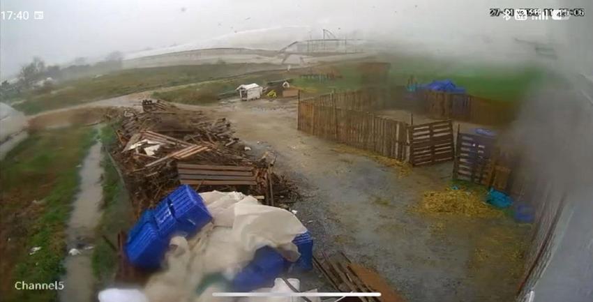 Antalya’da hortum felaketi: Saniyeler içinde yerle bir etti