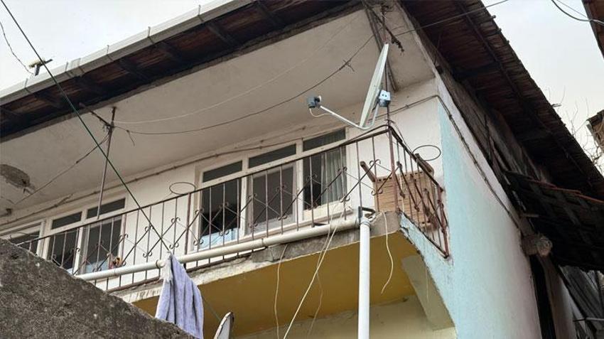 İzmit'te evde büyük panik: Fayanslar kabarınca AFAD ve polis harekete geçti: Ev tedbiren tahliye edildi