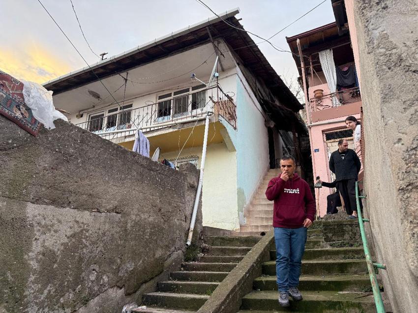 İzmit'te evde büyük panik: Fayanslar kabarınca AFAD ve polis harekete geçti: Ev tedbiren tahliye edildi
