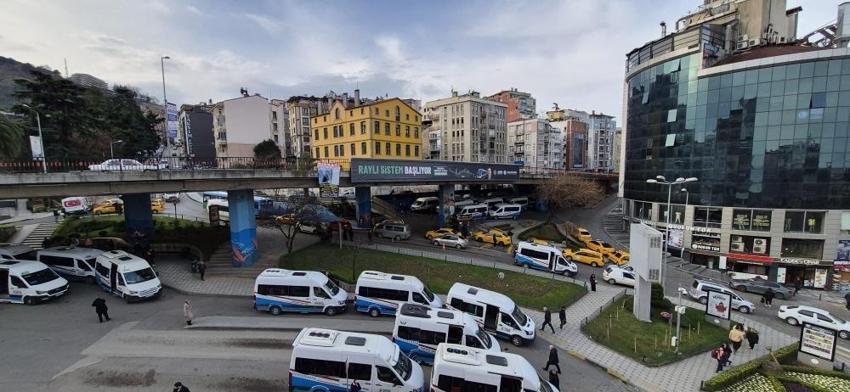 Trabzon'da ilginç eylem: Dolandırıcıları viyadükte ifşa etti!
