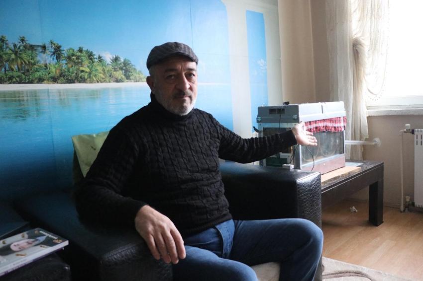 Bu arılar doğada değil Kayseri'de bir apartmanın 15. katında yaşıyor! Elektrik ustası kurduğu sensörlü sistemle arılarını böyle besliyor