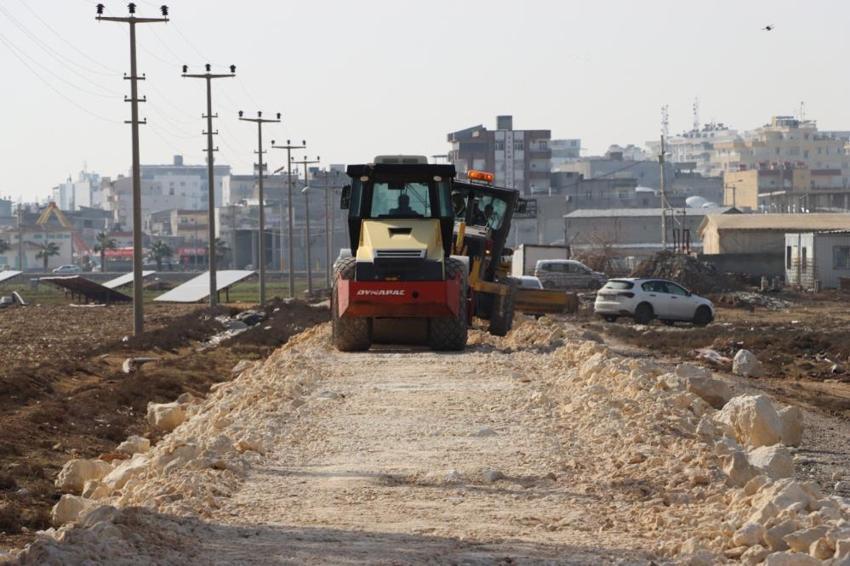 Harran'da 15 yıllık yol çilesi son buluyor: 17 kilometrelik yol sıcak asfalta kavuşuyor